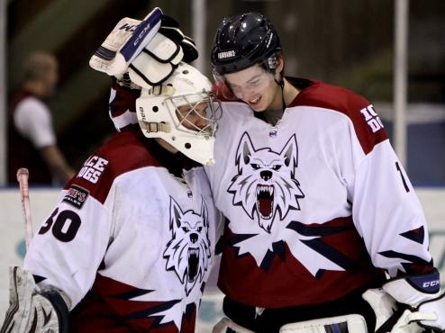 Make it five:  Ice Dogs claim fifth straight victory
