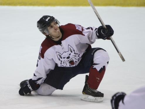 Ice Dogs hold on in 6-5 win