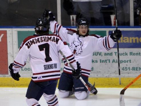 Ice Dogs fall, split series with Wenatchee