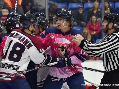 3rd-period surge lifts Ice Dogs in Johnstown