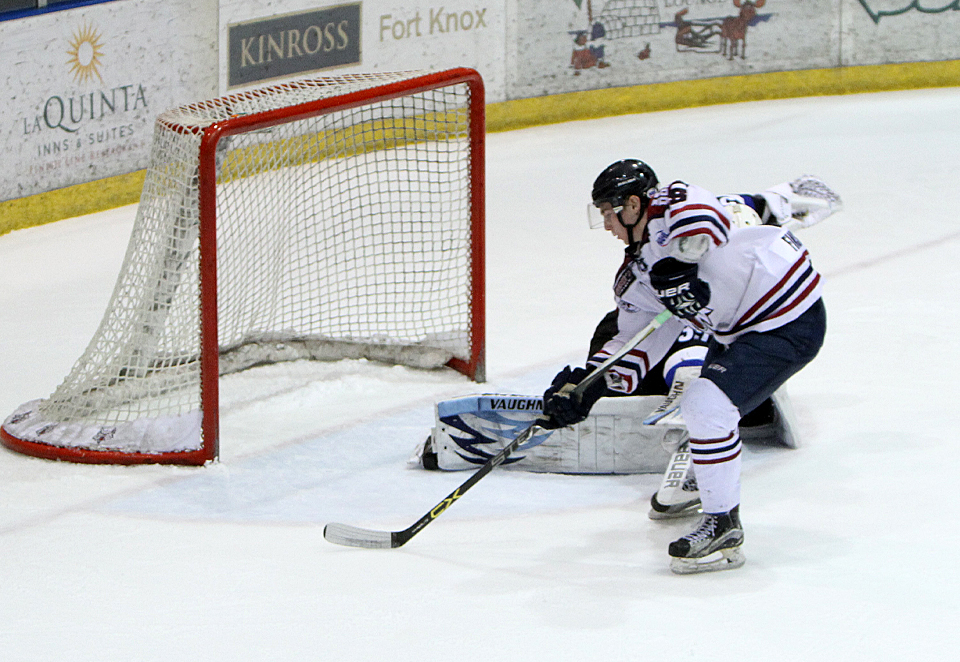 Ice Dogs continue hot streak, top Coulee